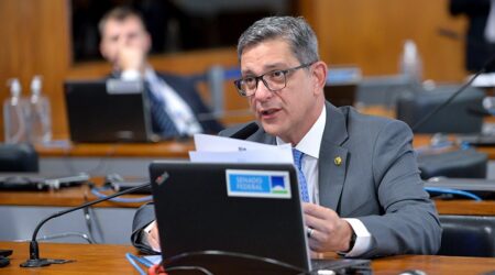 O senador Rogério Carvalho (PT-SE) apresentou relatório favorável à PEC 2/2016, que segue para análise do Plenário Alessandro Dantas/PT no Senado